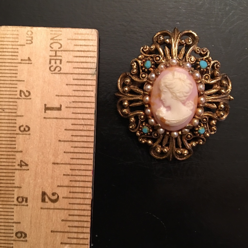Vintage Fiorenza Cameo Brooch